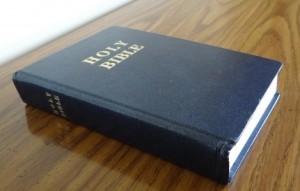 La autoridad de la Biblia (Foto Morguefile)
